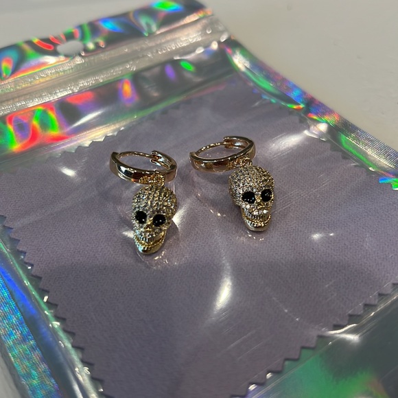 Gold crystal pavé skull earrings with gold plated earring huggie. New/Handmade - Picture 6 of 6